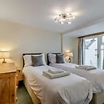 2 Bed In Sz409
