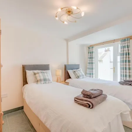 2 Bed In Sz409 Holiday home